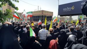 پرچم‌ها بالا، جان‌ها بر کف، فریادها در گلو و پیروز میدان