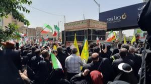 پرچم‌ها بالا، جان‌ها بر کف، فریادها در گلو و پیروز میدان