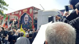 پرچم‌ها بالا، جان‌ها بر کف، فریادها در گلو و پیروز میدان