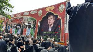 پرچم‌ها بالا، جان‌ها بر کف، فریادها در گلو و پیروز میدان