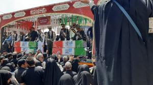 پرچم‌ها بالا، جان‌ها بر کف، فریادها در گلو و پیروز میدان