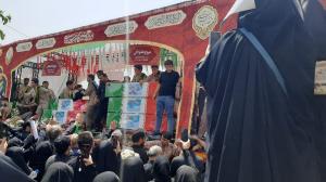 پرچم‌ها بالا، جان‌ها بر کف، فریادها در گلو و پیروز میدان