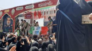 پرچم‌ها بالا، جان‌ها بر کف، فریادها در گلو و پیروز میدان