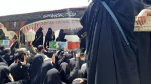 پرچم‌ها بالا، جان‌ها بر کف، فریادها در گلو و پیروز میدان