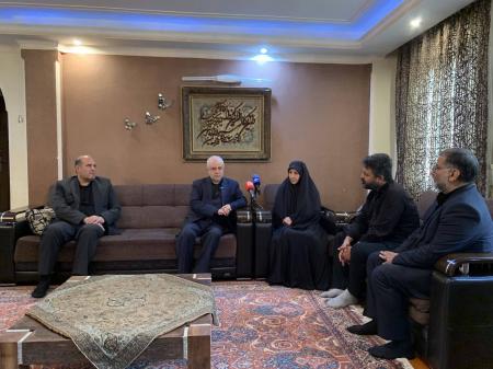 دیدار رئیس بنیاد شهید و امور ایثارگران با خانواده شهید هاشمی
