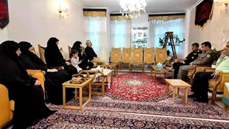 فیلم/ دیدار سردار رادان و سردار کارگر با خانواده شهید سپهبدباقری 