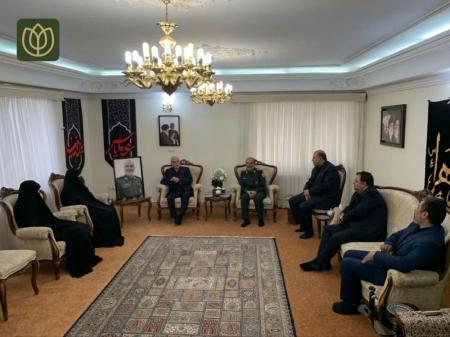 دیدار رئیس بنیاد شهید و امور ایثارگران با خانواده «سردار شهید حسین سلامی»