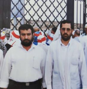 عکس/ شهیدان ایزدی و سید رضی در کنار قبرستان بقیع