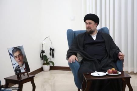 در دیدار با خانواده شهید فریدون عباسی