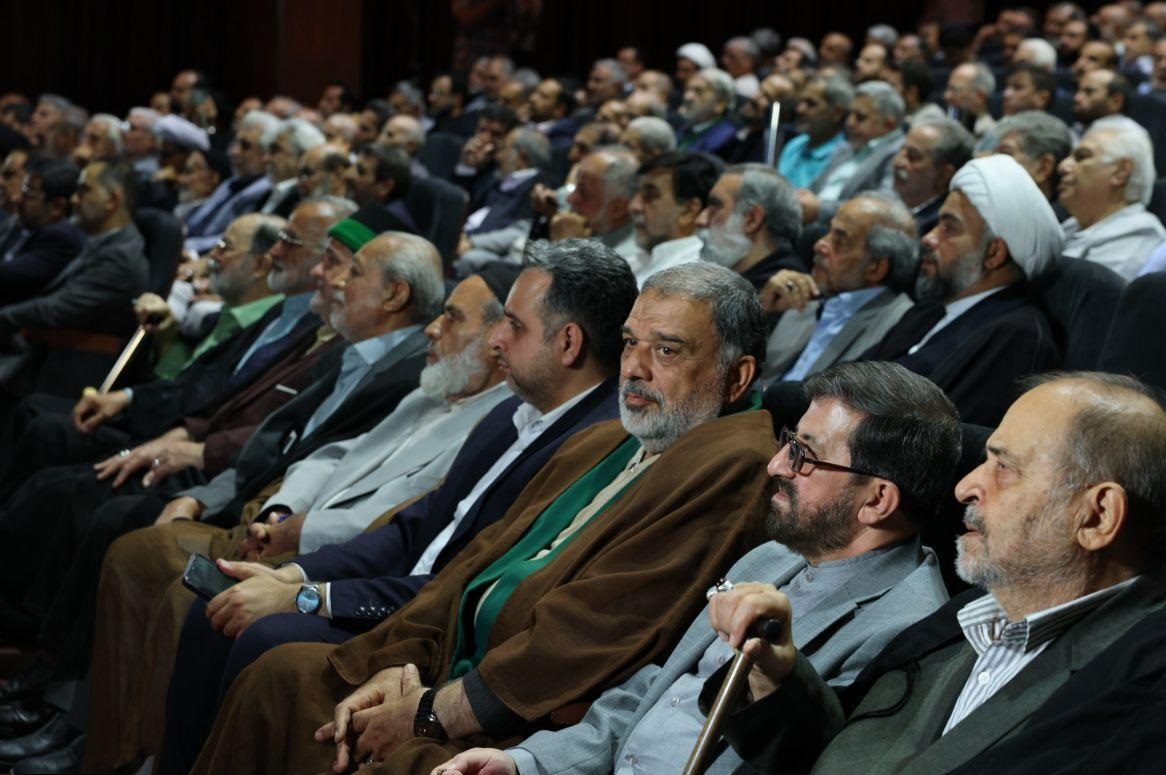 شهامت رهبری در مواجهه با دشمن برگرفته از فرهنگ عاشورا است