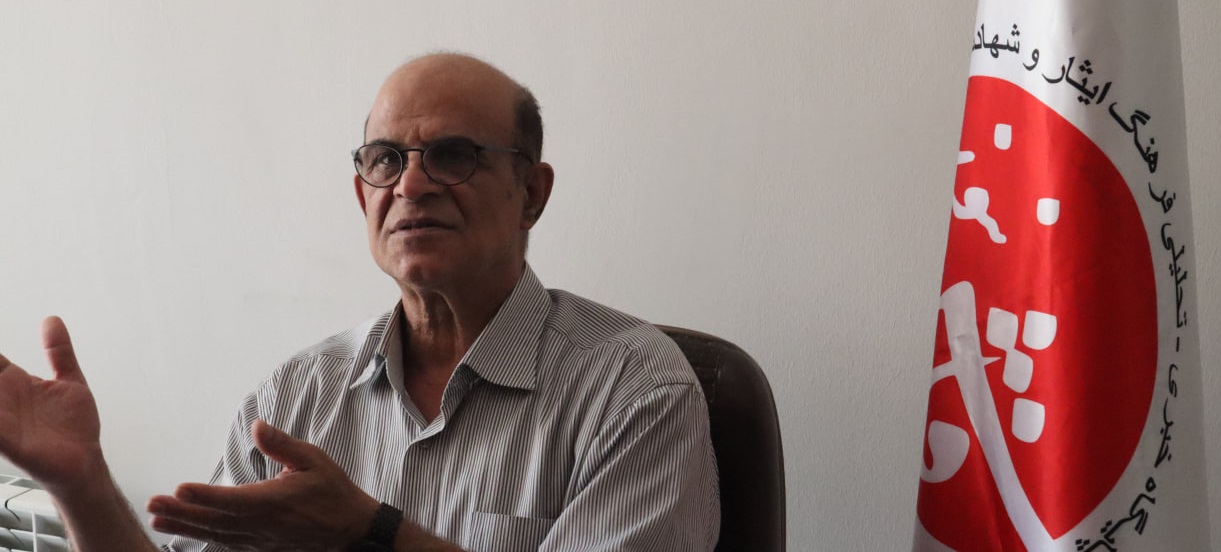 ایستاد و فریاد زد «من پاسدار خمینی‌ام» و به رگبار بستندش ...