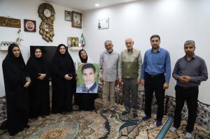 دیدار گروه جهادی ایثارگران با خانواده شهید بوشهری