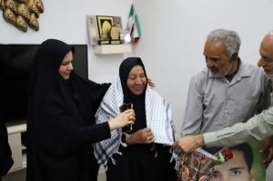 دیدار گروه جهادی ایثارگران با خانواده شهید بوشهری