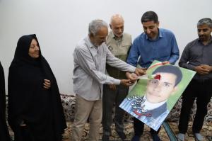 دیدار گروه جهادی ایثارگران با خانواده شهید بوشهری
