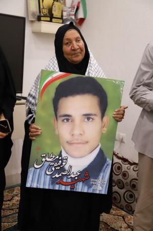 دیدار گروه جهادی ایثارگران با خانواده شهید بوشهری