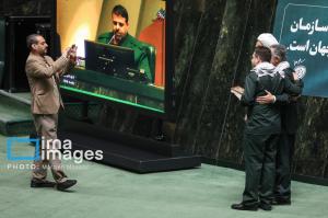 لباس سبز سپاه بر تن نمایندگان ملت