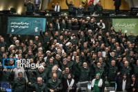 لباس سبز سپاه بر تن نمایندگان ملت