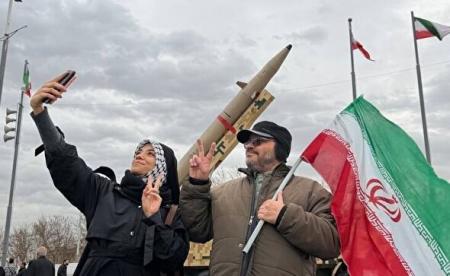 فیلم/ نمایش دستاوردهای دفاعی ایران در راهپیمایی ۲۲ بهمن