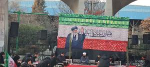 محفل قرآنی دانشجویان روزه‌دار در مقابل دانشگاه تهران