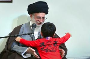 رابطه آقای شهید با خانواده شهدا و جانبازان