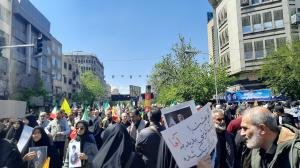 گزارش تصویری از حضور مردم  تهران در اربعین رهبر شهید/تصاویر