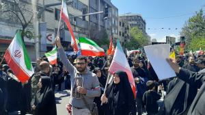 گزارش تصویری از حضور مردم  تهران در اربعین رهبر شهید/تصاویر