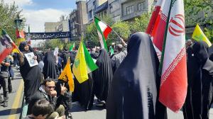 گزارش تصویری از حضور مردم  تهران در اربعین رهبر شهید/تصاویر