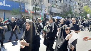 گزارش تصویری از حضور مردم  تهران در اربعین رهبر شهید/تصاویر