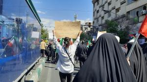 گزارش تصویری از حضور مردم  تهران در اربعین رهبر شهید/تصاویر