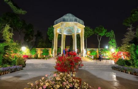 شکوهِ بازگشتِ زندگی؛ روایتی از شب‌های آرامِ شیراز