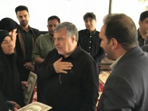 دیدار نماینده و مسئولان ایلام با خانواده‌ شهدا