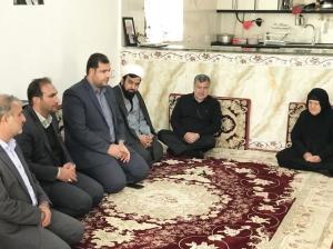 دیدار نماینده و مسئولان ایلام با خانواده‌ شهدا