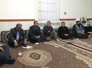 دیدار نماینده و مسئولان ایلام با خانواده‌ شهدا