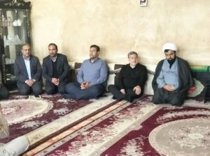 دیدار نماینده و مسئولان ایلام با خانواده‌ شهدا