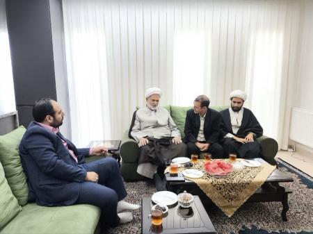 دیدار نماینده قم از دو خانواده شهید جنگ رمضان