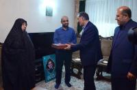 دیدار مسئولان بنیاد شهید با خانواده سردار شهید نائینی