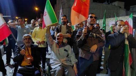جانبازان در تجمع شبانه