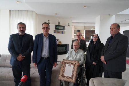 دیدار معاون رئیس جمهور و رئیس بنیاد شهید و امور ایثارگران با دو پزشک از جامعه معزز ایثارگری به مناسبت روز پزشک