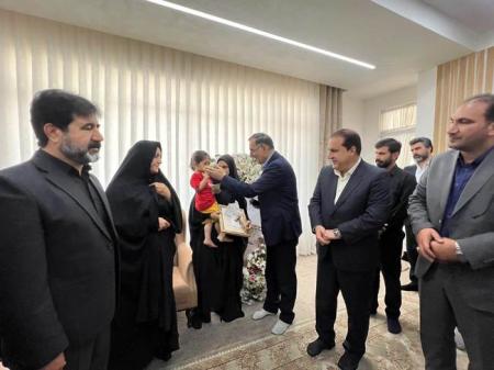 دیدار رئیس بنیاد شهید با خانواده شهید رجبی 