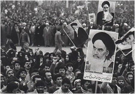 شاه می‌خواست از ملت ایران انتقام بگیرد 