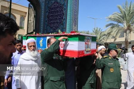 عکس/ تشییع پیکر پاسدار شهید اهل‌سنت مسلم فاضلی در سراوان