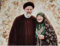 عیادت معاون بنیاد شهید از مادر شهید رئیسی