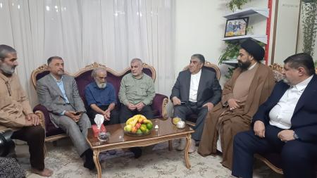 دیدار رئیس  فراکسیون ایثارگران با خانواده شهدا و جانبازان