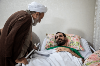 دیدار  اعضای دفتر نشر آثار رهبر شهید با جانباز جنگ رمضان