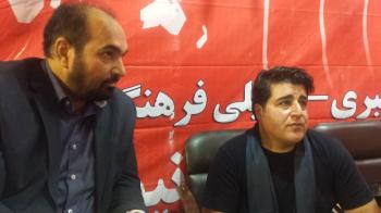 یادگاری مهمانان در دفتر یادبود غرفه فاش نیوز/عکس