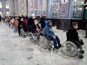 دستبوسی امام عشق در شب میلاد سالار شهیدان/فیلم و عکس