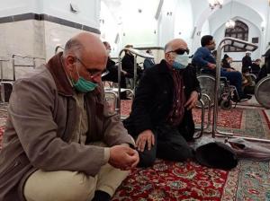 دستبوسی امام عشق در شب میلاد سالار شهیدان/فیلم و عکس