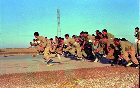 ورزش صبحگاهی رزمندگان در دوران دفاع مقدس/فیلم