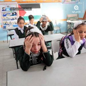 گریه همکلاسی‌های کودک شهید فلسطینی در فراق او /تصاویر