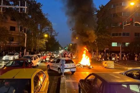 موج‌سواران حوادث اخیر چه کسانی هستند؟